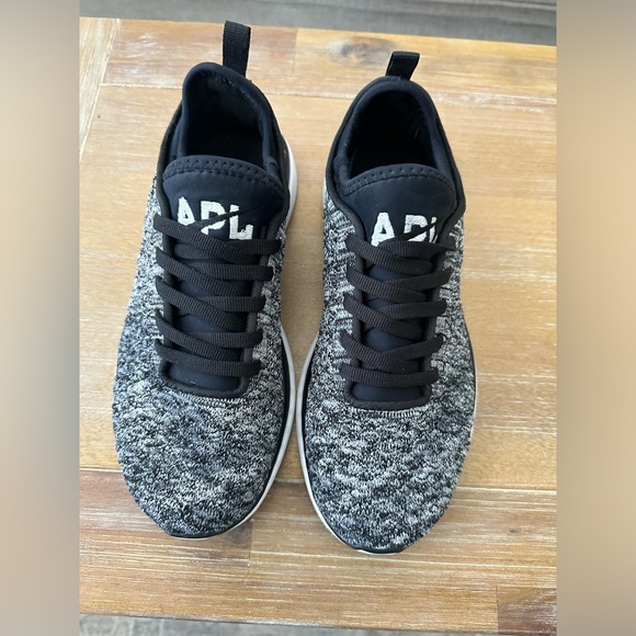 Stylish Women's TechLoom Phantom Running Shoe in Black/White/Melange - Size 5.5 - Picture 4 of 10